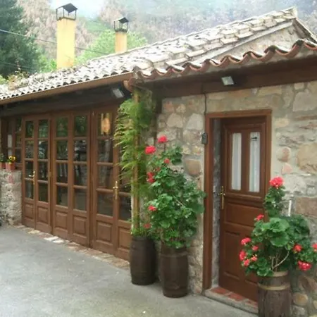 Rural La Llastra * Nueva De Llanes